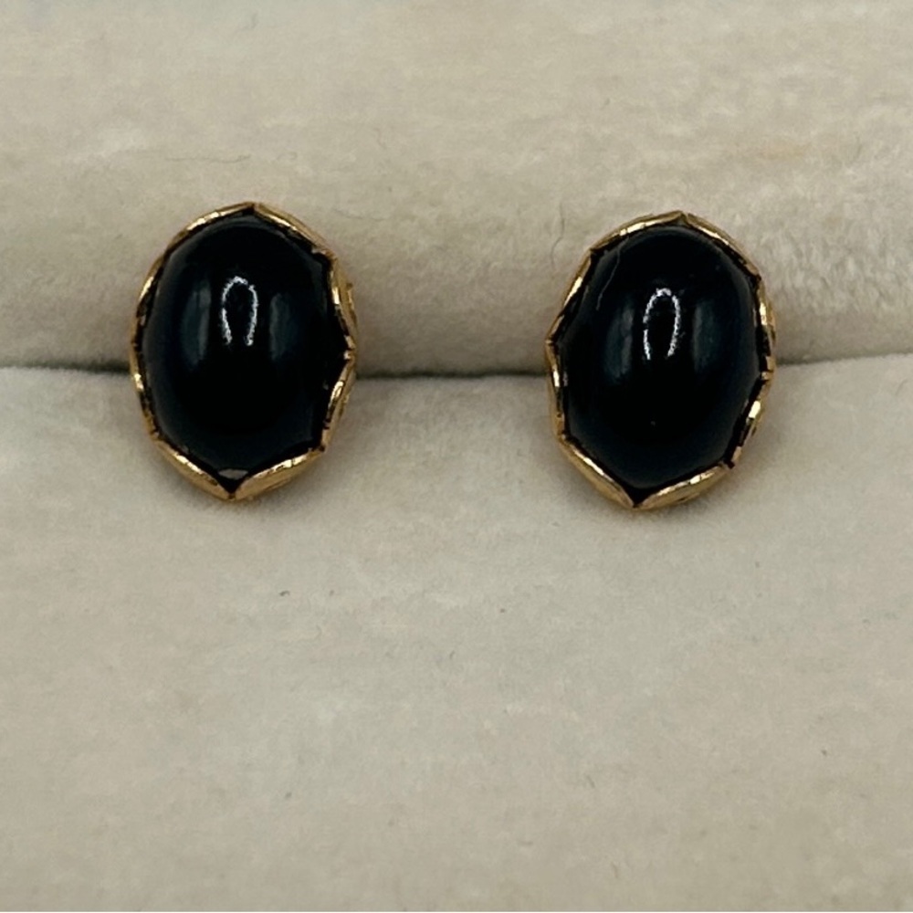 Vintage Elegant Black and 10k Gold Stud Earrings - Picture 2 of 10
